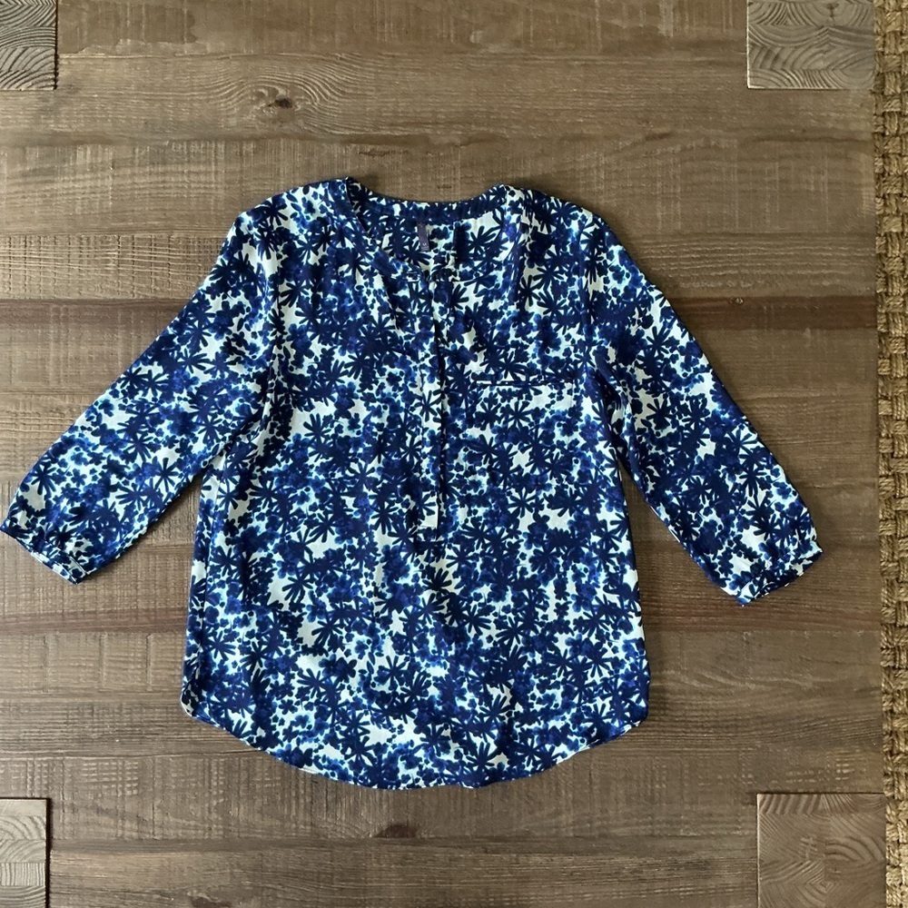 NYDJ Blue and White Patterned Quarter Button Down 3/4 Sleeve Floral Blouse